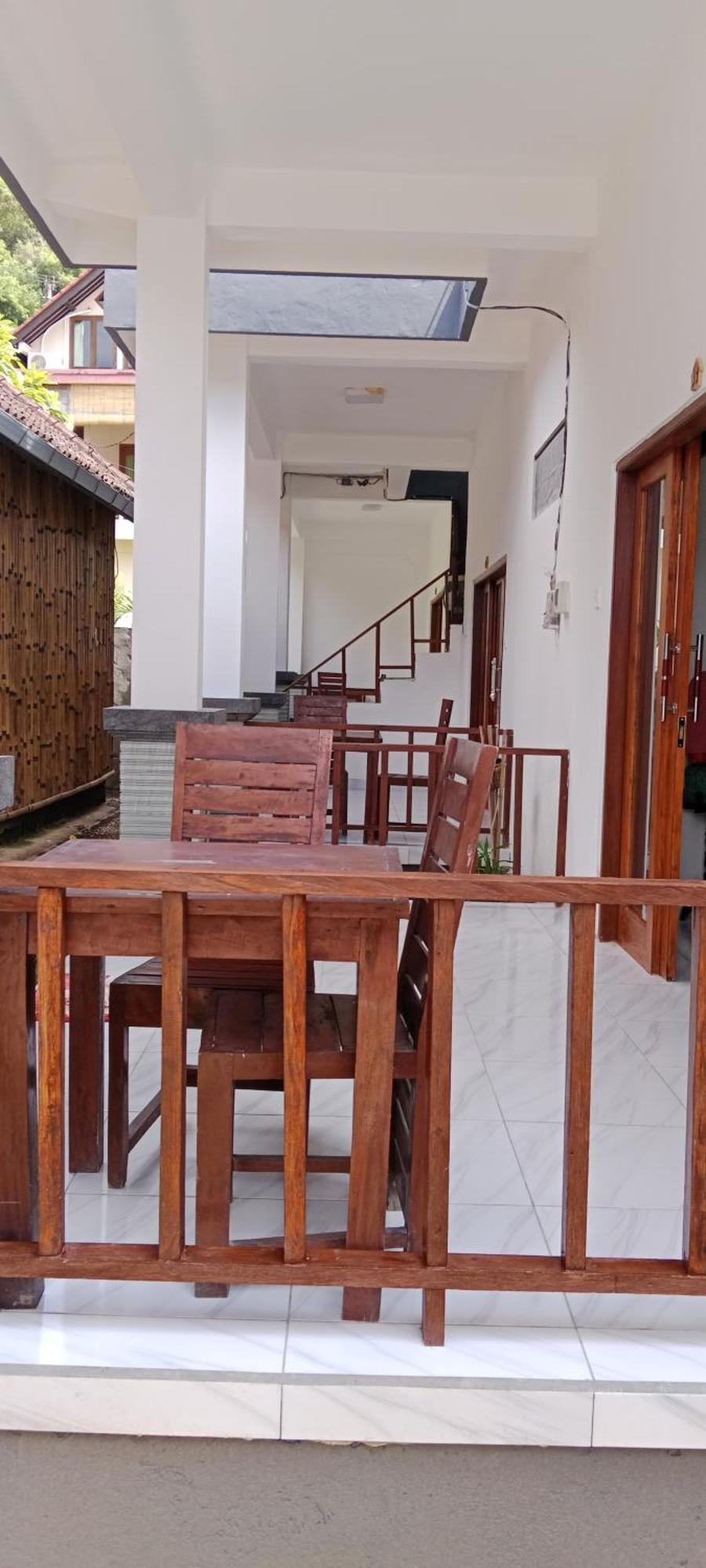 Beten Enjung Home Stay&Waroeng Αμέντ Εξωτερικό φωτογραφία